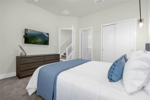 Townhouse in Clermont, Florida 4 bedrooms, 171.4 sq.m. № 2380836 - photo 15