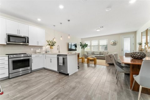 Touwnhouse à vendre à Orlando, Floride: 4 chambres, 168.06 m2 № 1917816 - photo 4