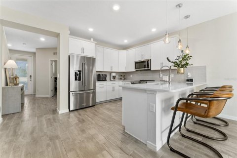 Touwnhouse à vendre à Orlando, Floride: 4 chambres, 168.06 m2 № 1917816 - photo 5