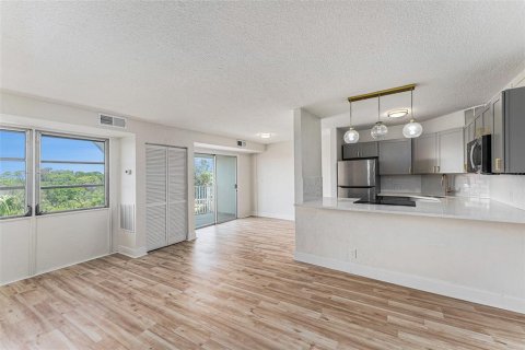 Condominio en venta en Saint Petersburg, Florida, 1 dormitorio, 65.77 m2 № 1680568 - foto 6