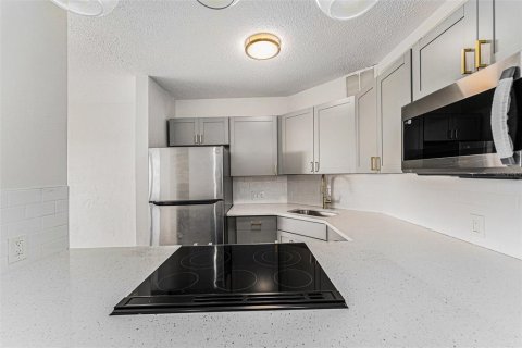 Condominio en venta en Saint Petersburg, Florida, 1 dormitorio, 65.77 m2 № 1680568 - foto 12