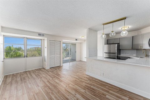 Condominio en venta en Saint Petersburg, Florida, 1 dormitorio, 65.77 m2 № 1680568 - foto 11