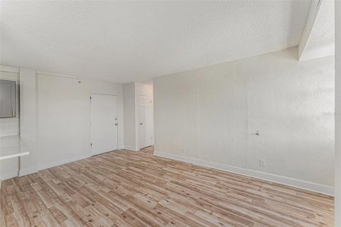Condominio en venta en Saint Petersburg, Florida, 1 dormitorio, 65.77 m2 № 1680568 - foto 18