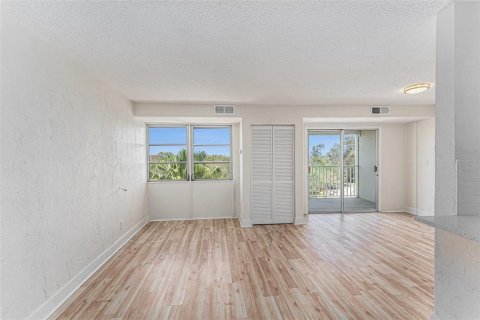 Condominio en venta en Saint Petersburg, Florida, 1 dormitorio, 65.77 m2 № 1680568 - foto 5