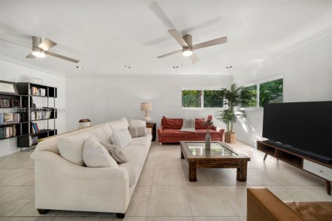 Villa ou maison à vendre à Pinecrest, Floride: 5 chambres, 287.9 m2 № 2009911 - photo 15