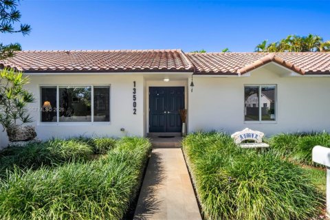 Villa ou maison à vendre à Pinecrest, Floride: 5 chambres, 287.9 m2 № 2009911 - photo 3