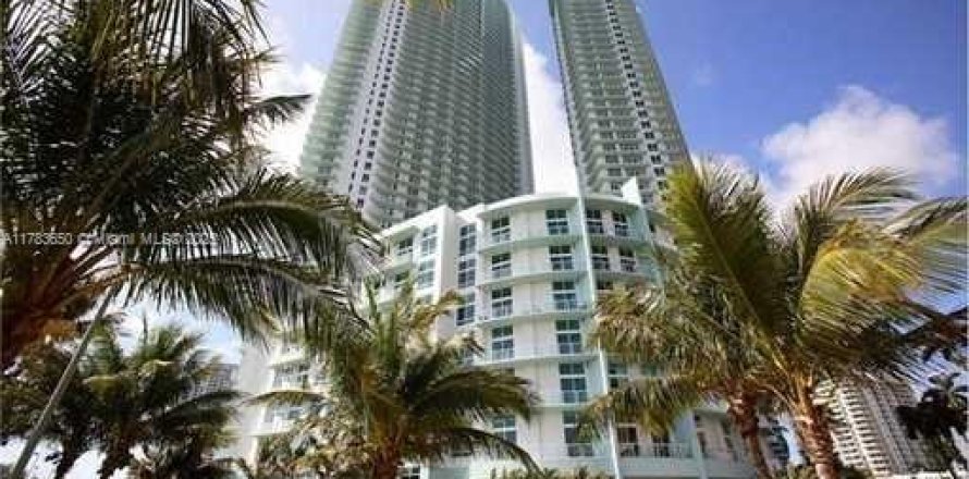 Condominio en Miami, Florida, 2 dormitorios  № 1639511