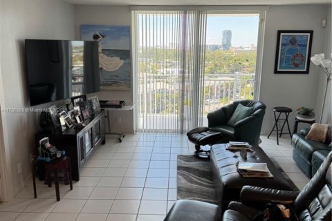 Condo in Hallandale Beach, Florida, 2 bedrooms  № 1875463 - photo 4