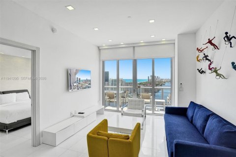 Condo à Hallandale Beach, Floride, 2 chambres  № 2088664