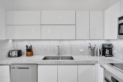 Copropriété à vendre à Hallandale Beach, Floride: 2 chambres, 95.69 m2 № 2088664 - photo 13
