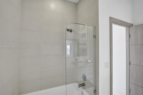 Copropriété à vendre à Hallandale Beach, Floride: 2 chambres, 95.69 m2 № 2088664 - photo 19