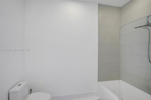 Copropriété à vendre à Hallandale Beach, Floride: 2 chambres, 95.69 m2 № 2088664 - photo 18