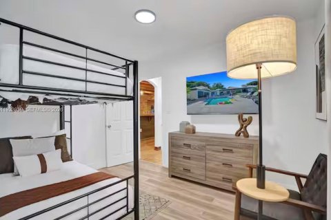 House in Davie, Florida 8 bedrooms, 360.18 sq.m. № 2052860 - photo 22