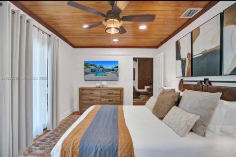 House in Davie, Florida 8 bedrooms, 360.18 sq.m. № 2052860 - photo 20