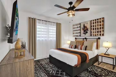 House in Davie, Florida 8 bedrooms, 360.18 sq.m. № 2052860 - photo 18