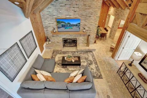 House in Davie, Florida 8 bedrooms, 360.18 sq.m. № 2052860 - photo 4