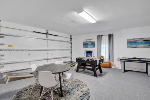 House in Davie, Florida 8 bedrooms, 360.18 sq.m. № 2052860 - photo 27