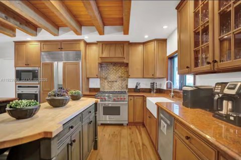 House in Davie, Florida 8 bedrooms, 360.18 sq.m. № 2052860 - photo 11