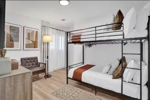 House in Davie, Florida 8 bedrooms, 360.18 sq.m. № 2052860 - photo 21