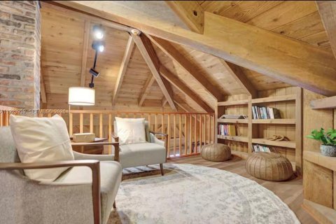 House in Davie, Florida 8 bedrooms, 360.18 sq.m. № 2052860 - photo 12