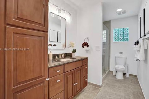 House in Davie, Florida 8 bedrooms, 360.18 sq.m. № 2052860 - photo 24