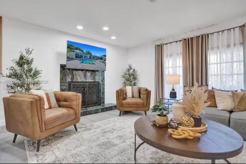 House in Davie, Florida 8 bedrooms, 360.18 sq.m. № 2052860 - photo 6