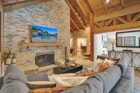 House in Davie, Florida 8 bedrooms, 360.18 sq.m. № 2052860 - photo 3