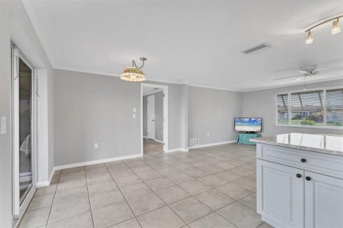 House in Englewood, Florida 2 bedrooms, 118.73 sq.m. № 1894333 - photo 10