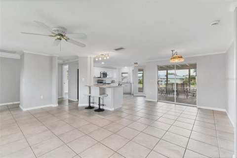 House in Englewood, Florida 2 bedrooms, 118.73 sq.m. № 1894333 - photo 8