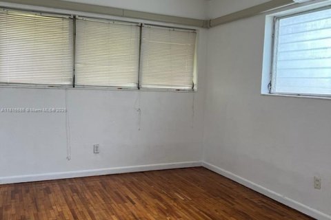 Condo in North Miami Beach, Florida, 1 bedroom  № 1768447 - photo 21