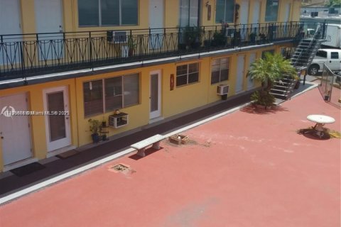 Condo in North Miami Beach, Florida, 1 bedroom  № 1768447 - photo 1