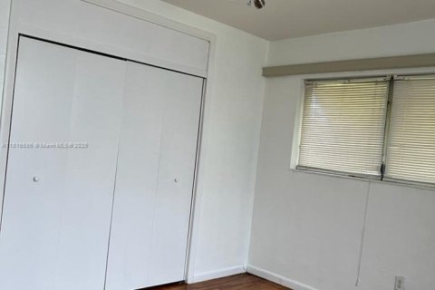 Condo in North Miami Beach, Florida, 1 bedroom  № 1768447 - photo 14