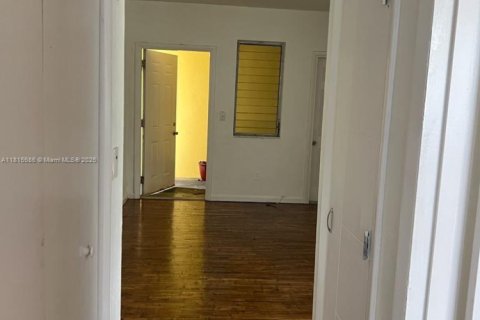 Condo in North Miami Beach, Florida, 1 bedroom  № 1768447 - photo 10