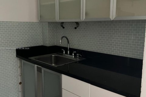 Condo in North Miami Beach, Florida, 1 bedroom  № 1768447 - photo 18