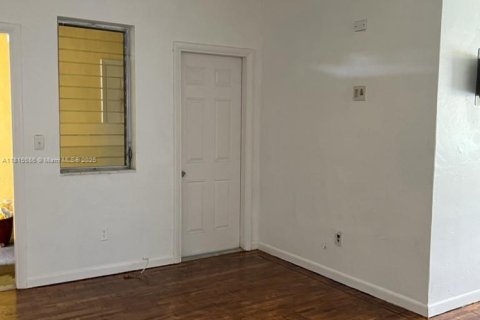 Condo in North Miami Beach, Florida, 1 bedroom  № 1768447 - photo 4