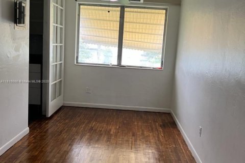 Condo in North Miami Beach, Florida, 1 bedroom  № 1768447 - photo 11