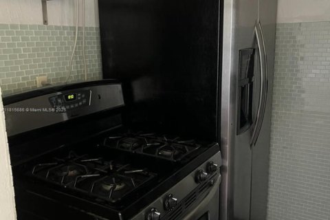 Condo in North Miami Beach, Florida, 1 bedroom  № 1768447 - photo 9