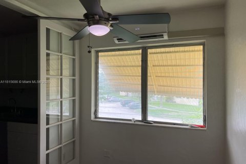 Condo in North Miami Beach, Florida, 1 bedroom  № 1768447 - photo 22