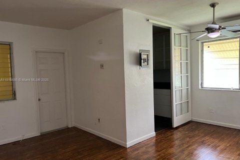 Condo in North Miami Beach, Florida, 1 bedroom  № 1768447 - photo 20