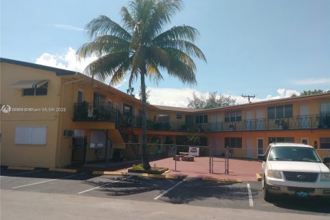 Condo in North Miami Beach, Florida, 1 bedroom  № 1768447 - photo 2