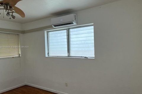Condo in North Miami Beach, Florida, 1 bedroom  № 1768447 - photo 16