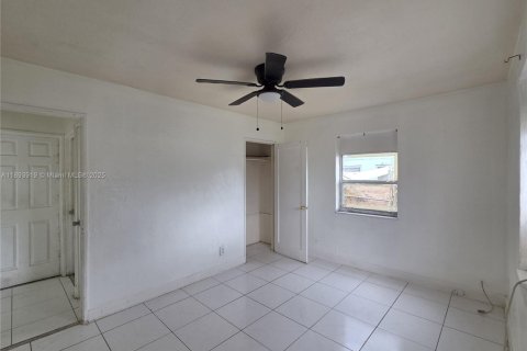 Casa en venta en Hollywood, Florida, 2 dormitorios, 62.71 m2 № 1945695 - foto 13