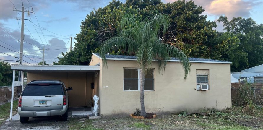 Casa en Hollywood, Florida 2 dormitorios, 62.71 m2 № 1945695