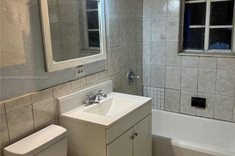 Casa en venta en Hollywood, Florida, 2 dormitorios, 62.71 m2 № 1945695 - foto 5