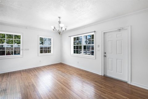 Commercial property in Miami, Florida 298.4 sq.m. № 2042145 - photo 14