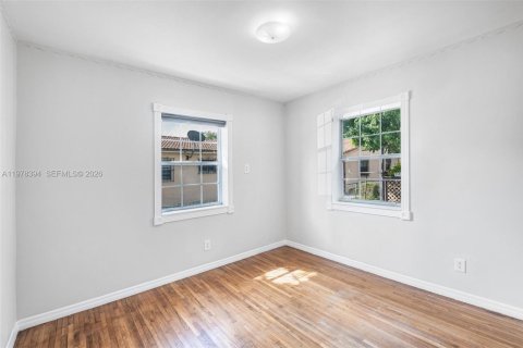 Commercial property in Miami, Florida 298.4 sq.m. № 2042145 - photo 19