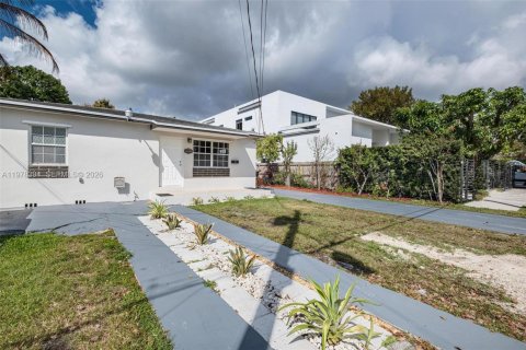 Commercial property in Miami, Florida 298.4 sq.m. № 2042145 - photo 3