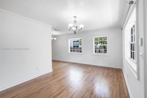 Commercial property in Miami, Florida 298.4 sq.m. № 2042145 - photo 15