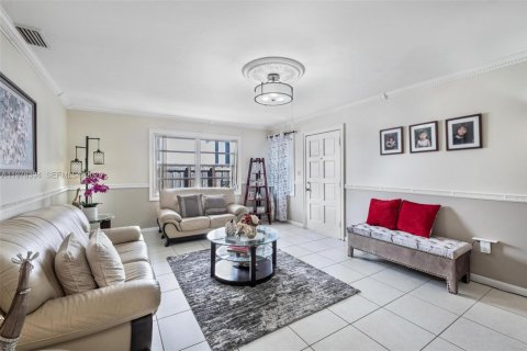 Commercial property in Miami, Florida 298.4 sq.m. № 2042145 - photo 23