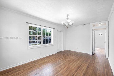 Commercial property in Miami, Florida 298.4 sq.m. № 2042145 - photo 13